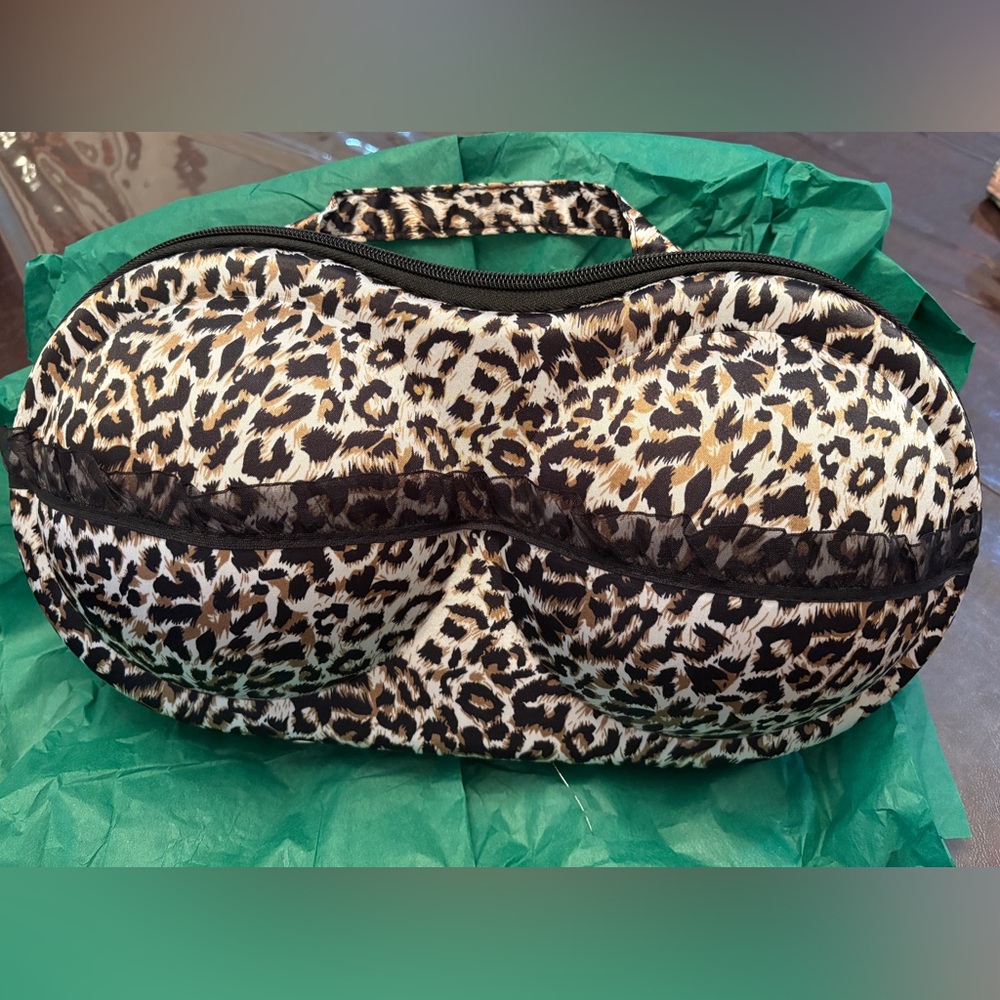 Roar Large Cheetah Print Bra Travel Case NWOT